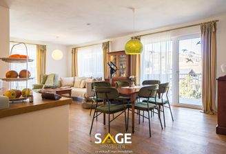 heller Wohnbereich mit viel Sonne