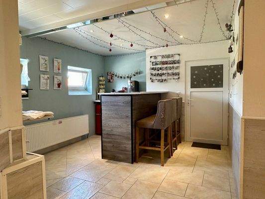 Hobbyraum mit integrierter Bar