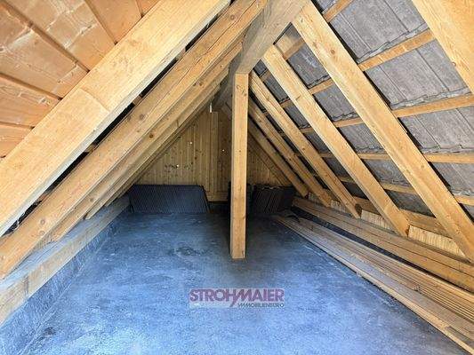 Spitzboden über Garage