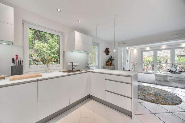 Puristisch & exklusiv - Hochwertige Glaselemente unterstreichen das Wohnkonzept