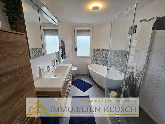 Dusch- und Wannenbad OG hinten