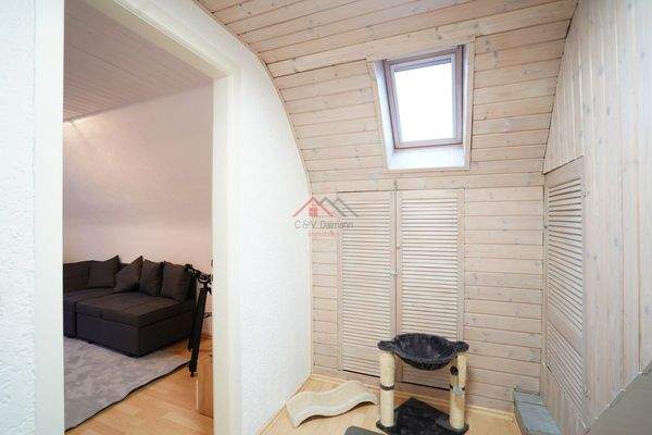 OG Flur mit Zugang zum DG