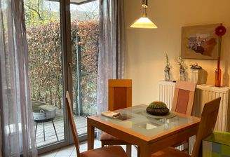 Essbereich mit Ausgang zur Terrasse