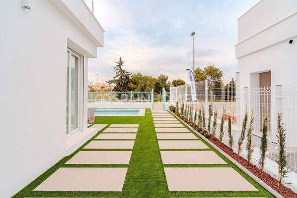 3-Bedroom Villas with Pools and Parking in Los Alcázares Murcia