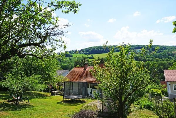 Blick von der nördlichsten Grundgrenze nach Süden