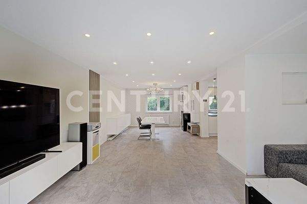 EG offener Wohn- & Küchenbereich mit Zugang zum Garten