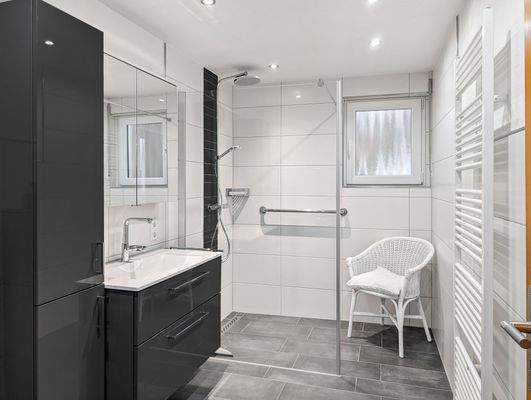 Badezimmer OG - Werz Immobilien