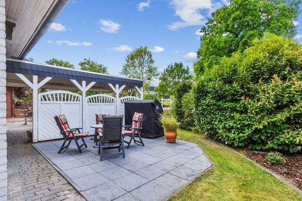 Terrasse vor dem Haus