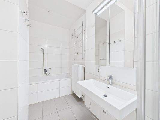 CAM04191G0-PR0076-STILL010