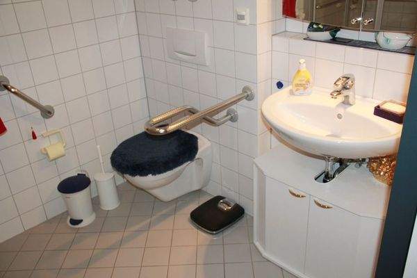 Badezimmer mit bodentiefer Dusche