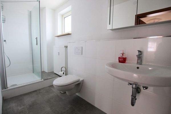 ETW 1 Duschbad mit Fenster