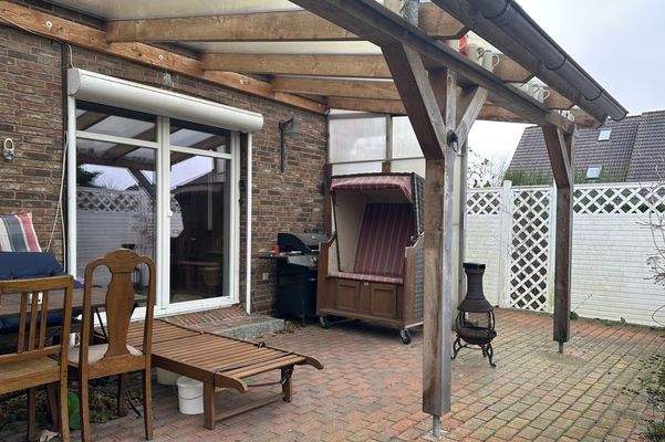 überdachte West-Terrasse