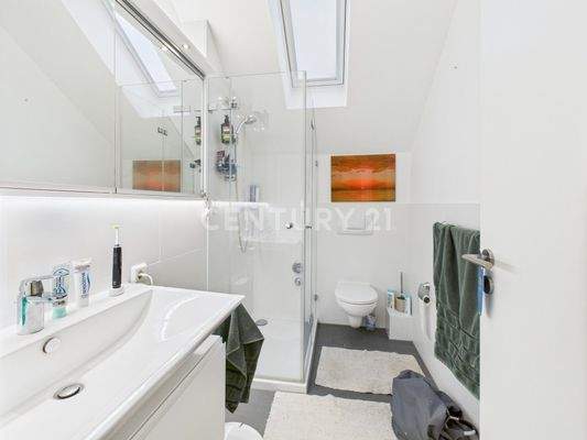 Badezimmer mit Dusche