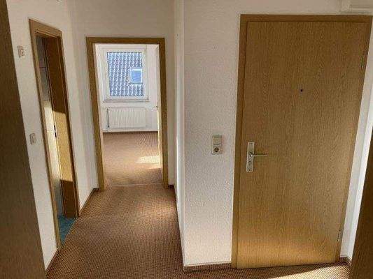 Flur/Eingang Wohnung 3, Zugänge Bad + Schlafzimmer