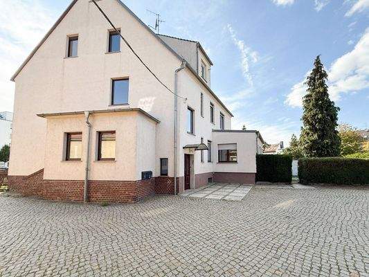 Hausansicht mit Vordereingang