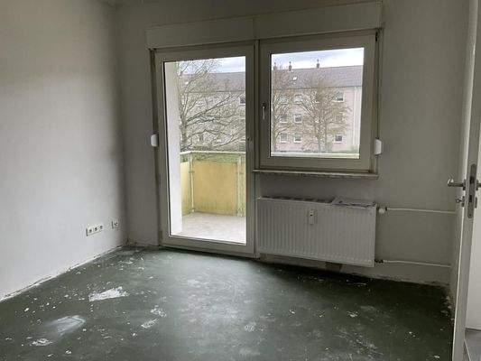 Wohnzimmer mit Balkon