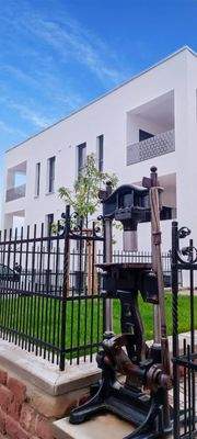 Stanze der alten Blumenfabrik in Zaun integriert