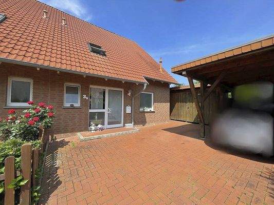 Hausansicht mit Hof u. Eingang