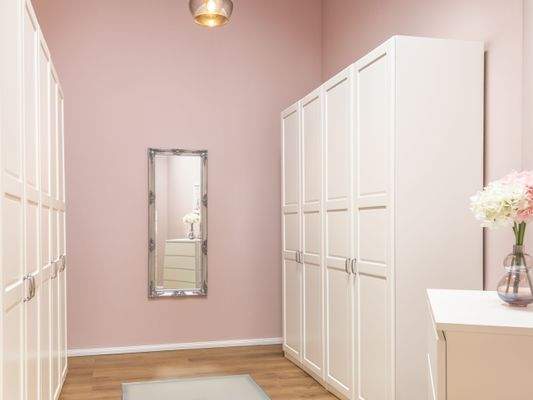 mit angrenzendem Ankleidezimmer 