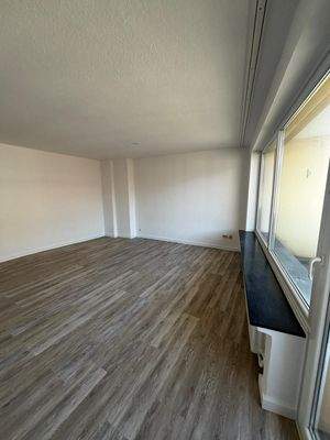 Wohnzimmer mit Balkon