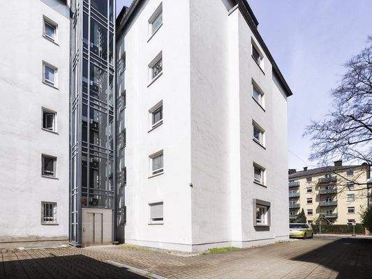 Innenhof l Liftanlage