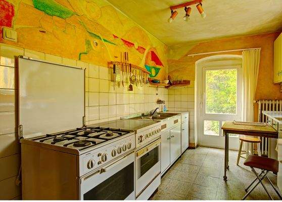 Haupthaus EG Küche mit Ausgang zum Garten