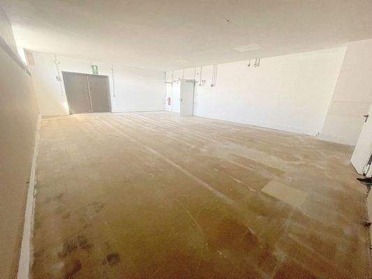 AnKaSa Immobilien GmbH_Maklerempfehlung Leipzig Markkleeberg Markranstädt Borna_Gewerbefläche Verkaufsfläche Lagerhalle_Nebenfläche Warenempfang