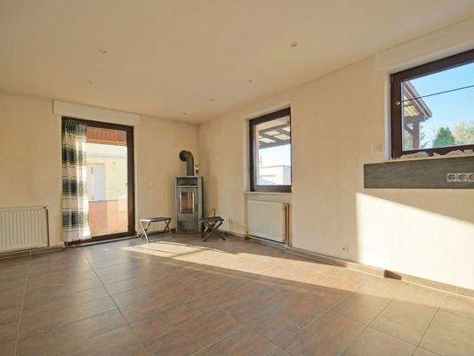 Wohnküche im Erdgeschoss mit gemütlichem Holzofen...