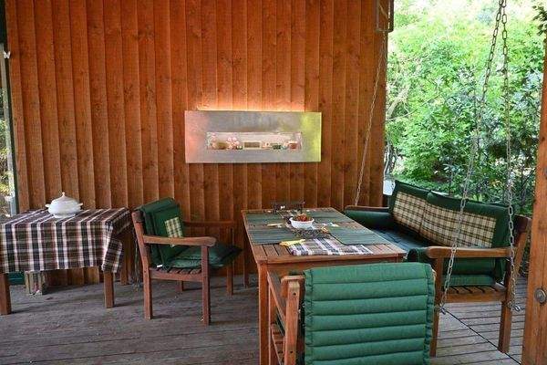 Essbereich auf der überdachten Terrasse.JPG