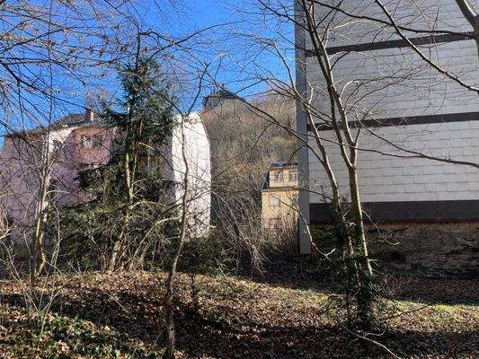 Ansicht vom Park aus auf Baugrundtsück