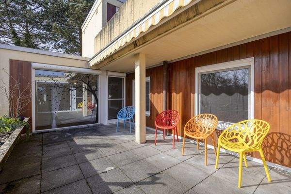 Große Balkon-Terrasse