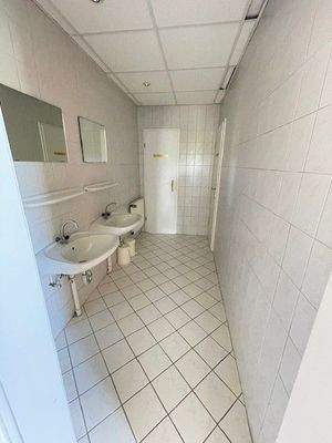 WC´s Damen& Herren geteilt