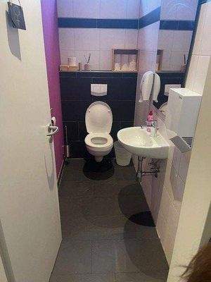 Damen WC - Behinderten WC gibt es auch.jpg