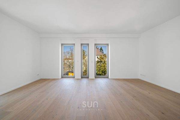 Lichtdurchflutetes Wohn-/Esszimmer (2/2)