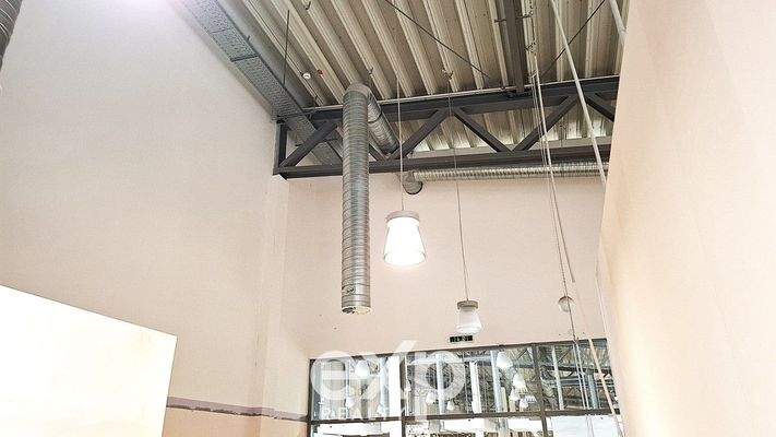 Decke und Beleuchtung