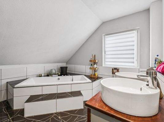 OG - Badezimmer - Ansicht 1