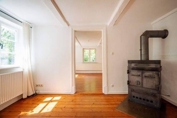 Wohnzimmer mit Blick zur Bibliothek