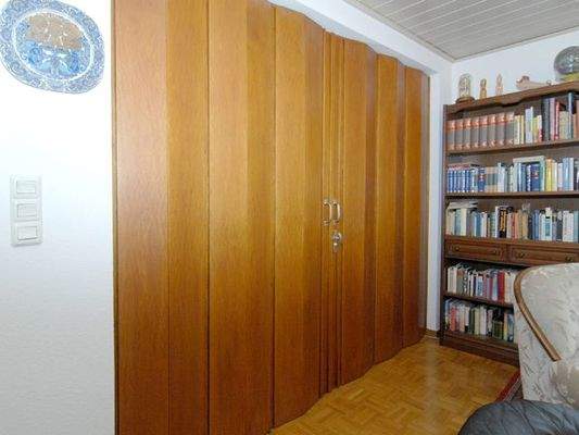 massive Falttüre im OG