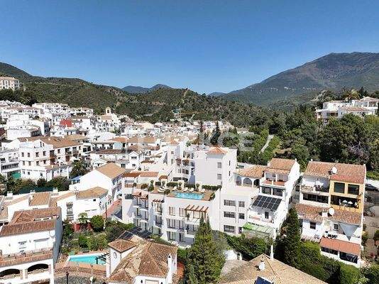 Properties Surrounded by Nature, Close to All Amenities in Benahavís