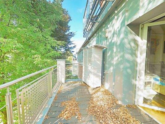 Schlafzimmerbalkon zur Straße