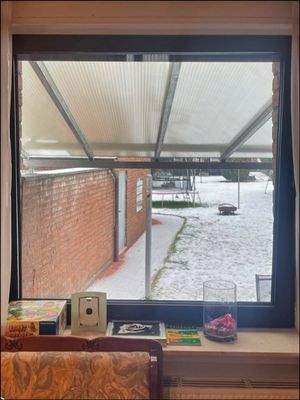 Blick aus dem Essbereich in den Garten