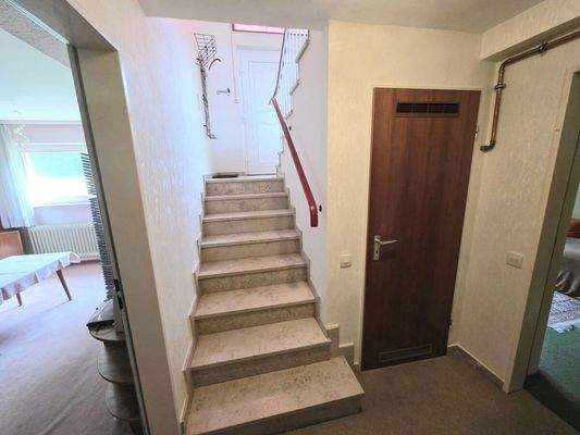 Treppenaufgang aus UG