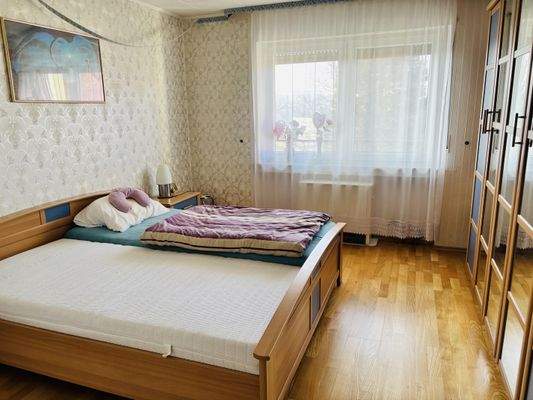 Schlafzimmer mit Parkett