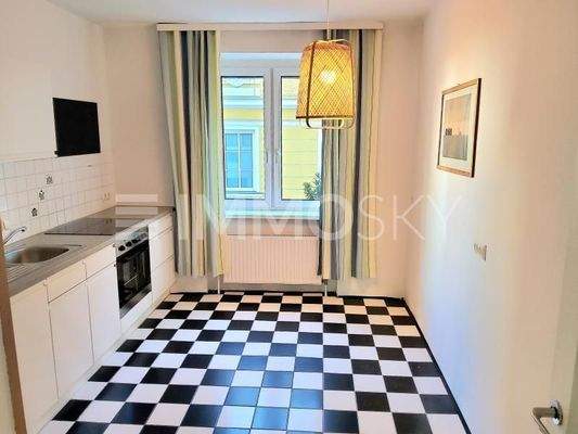 Gepflegte Küche mit Essnische 