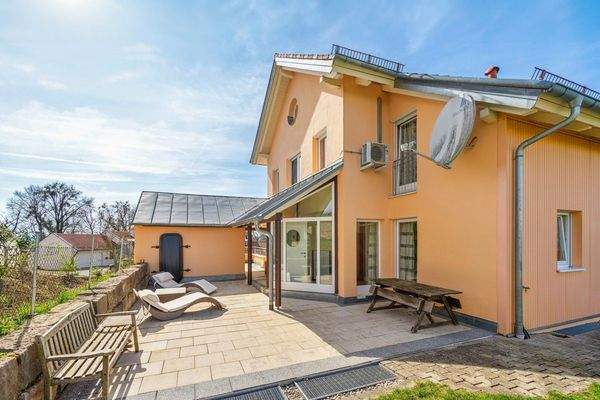 Terrasse & Hauseingang Ostseite