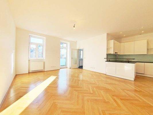Wohnküche ca. 33 m² mit Balkonausgang 10 m2