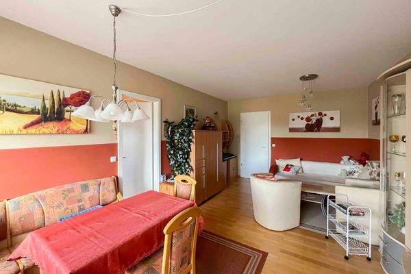 Wohnzimmer m. Essbereich