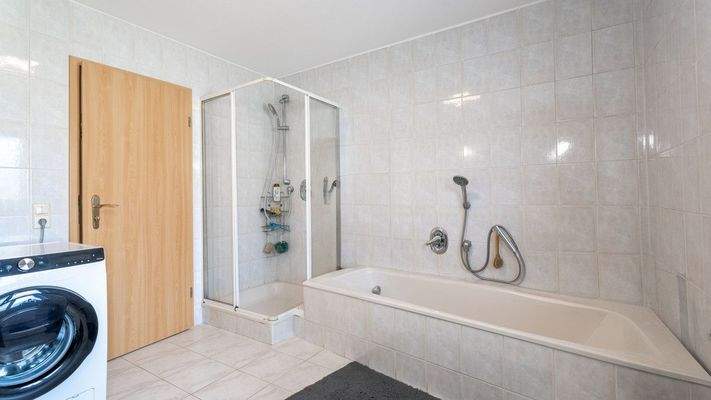 Wohnung EG Badezimmer