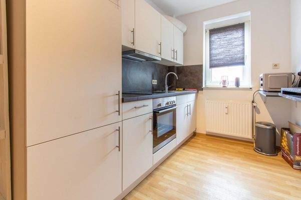 Beispiel-Foto einer weiteren Küche