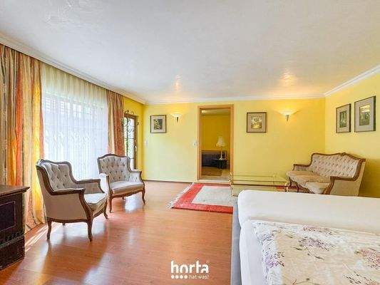 Rechts - Schlafen EG